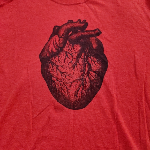 MY HEART BELONGS TO YOU T-SHIRT. RED WITH HEART DESIGN. SIZE MEDIUM - Picture 3 of 4